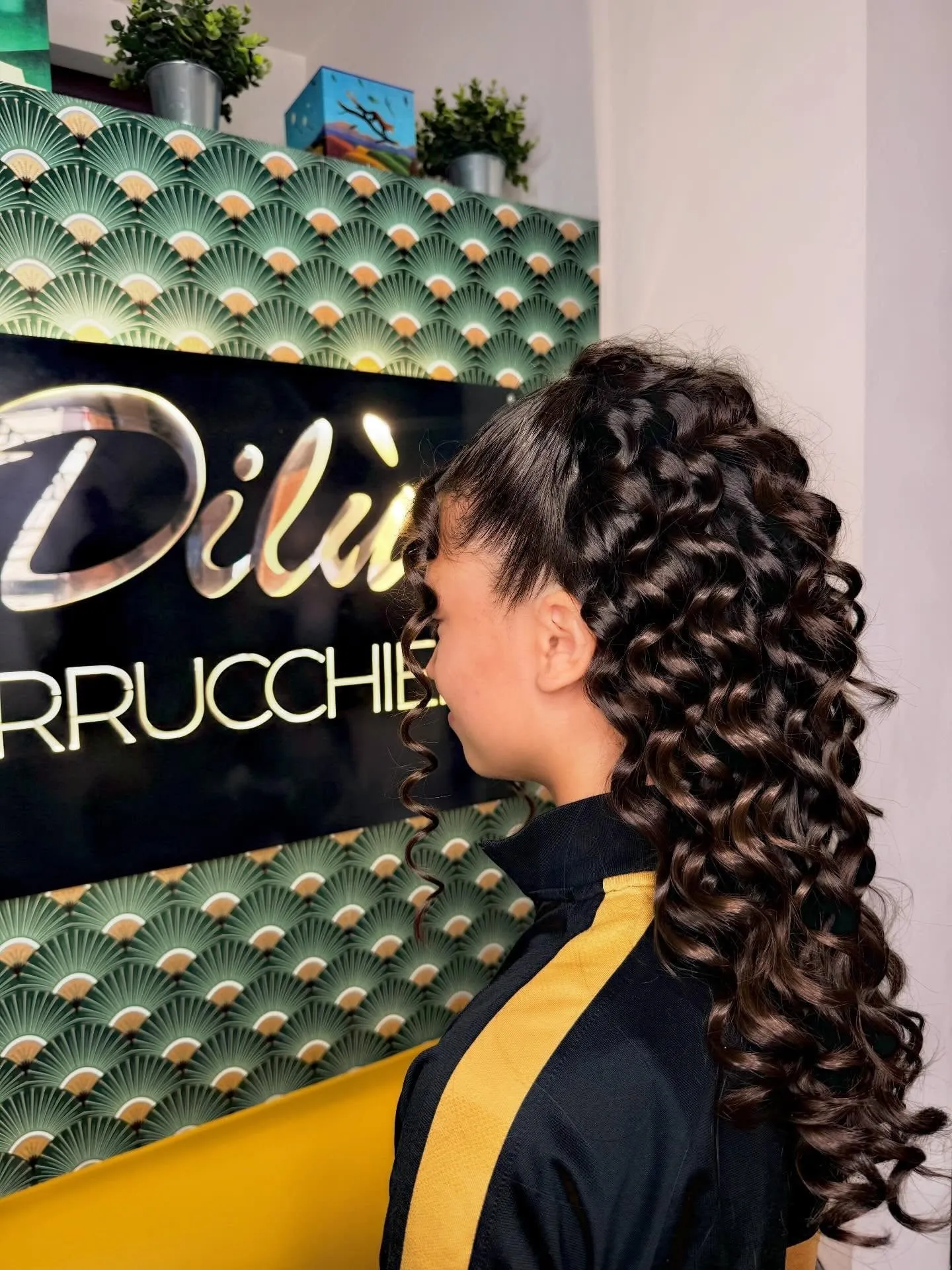 Coda alta con boccoli definiti